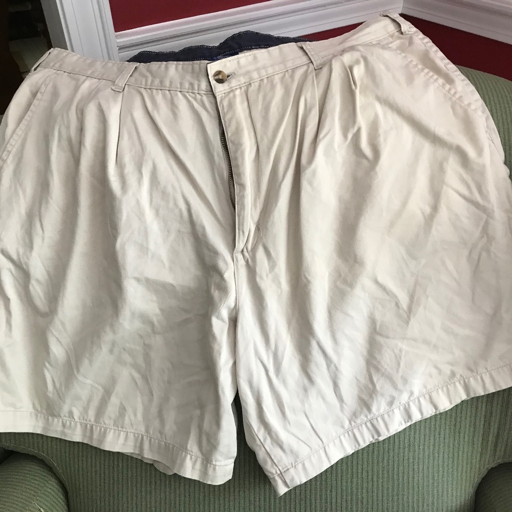 Men’s Catalina khaki shorts, size 44
